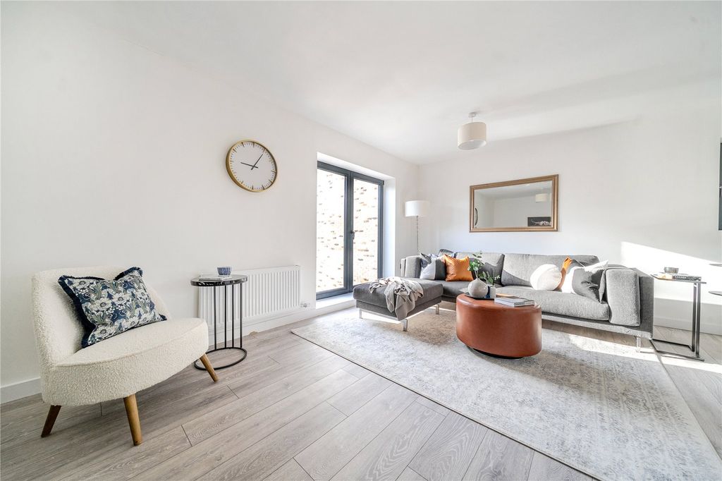 Property photo 2 of 33 Picture No. 13