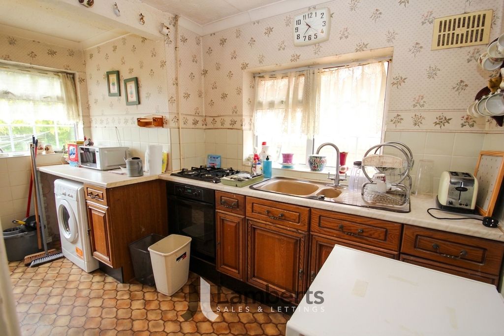 Property photo 3 of 16 Kitchen