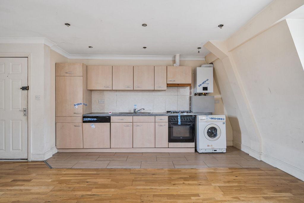 Property photo 3 of 12 1381425-10-691468...