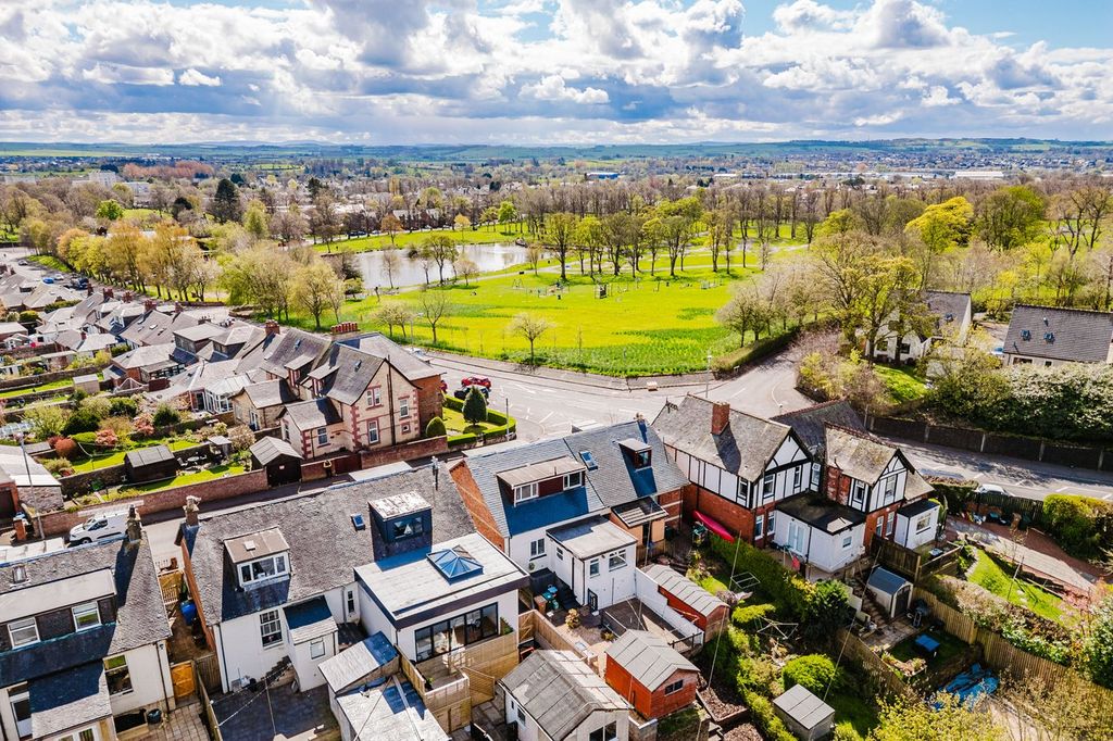 Property photo 2 of 30