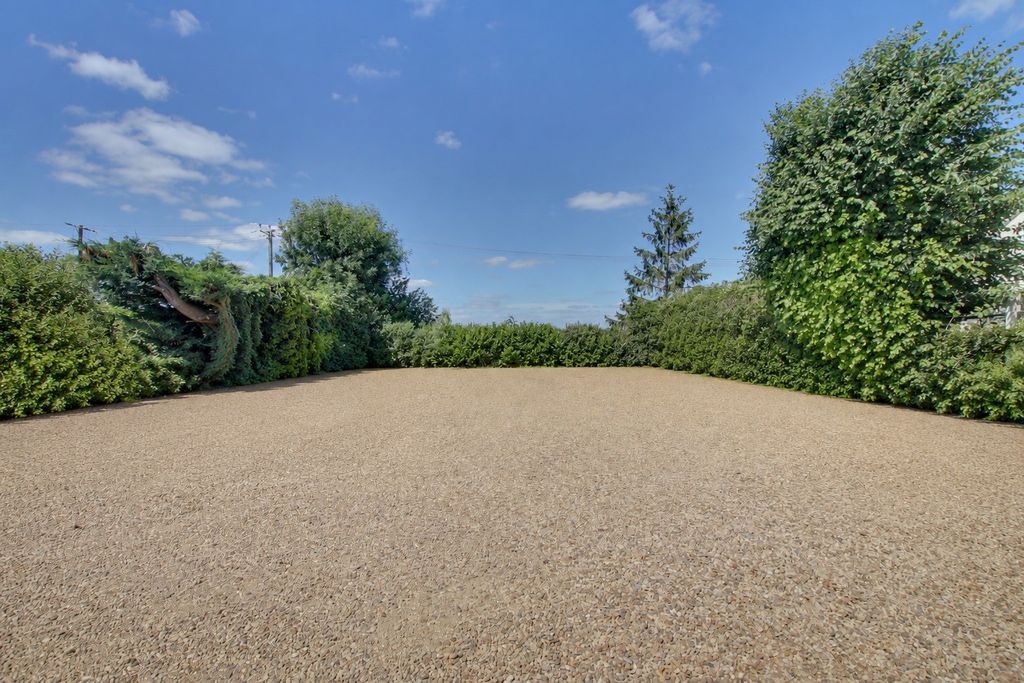 Property photo 3 of 33