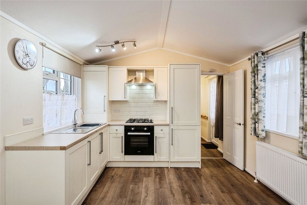 Property photo 1 of 15 Picture No. 12