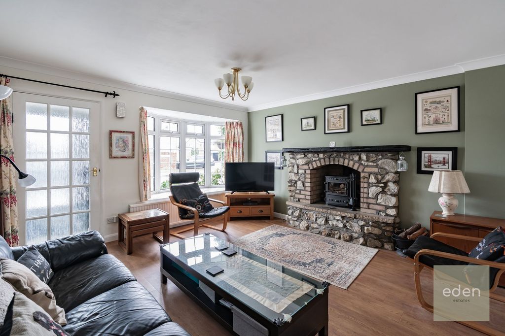 Property photo 3 of 23