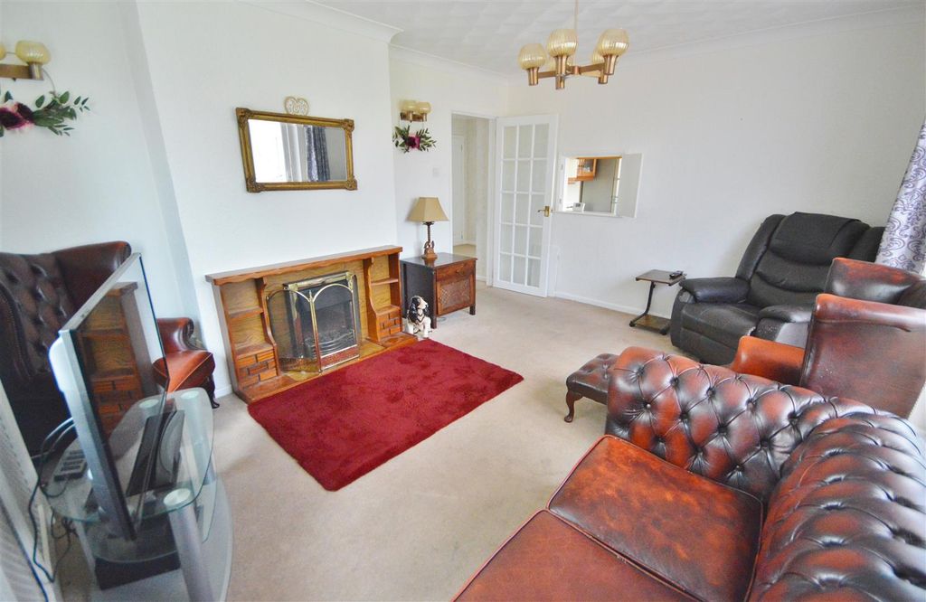 Property photo 2 of 22 Lounge