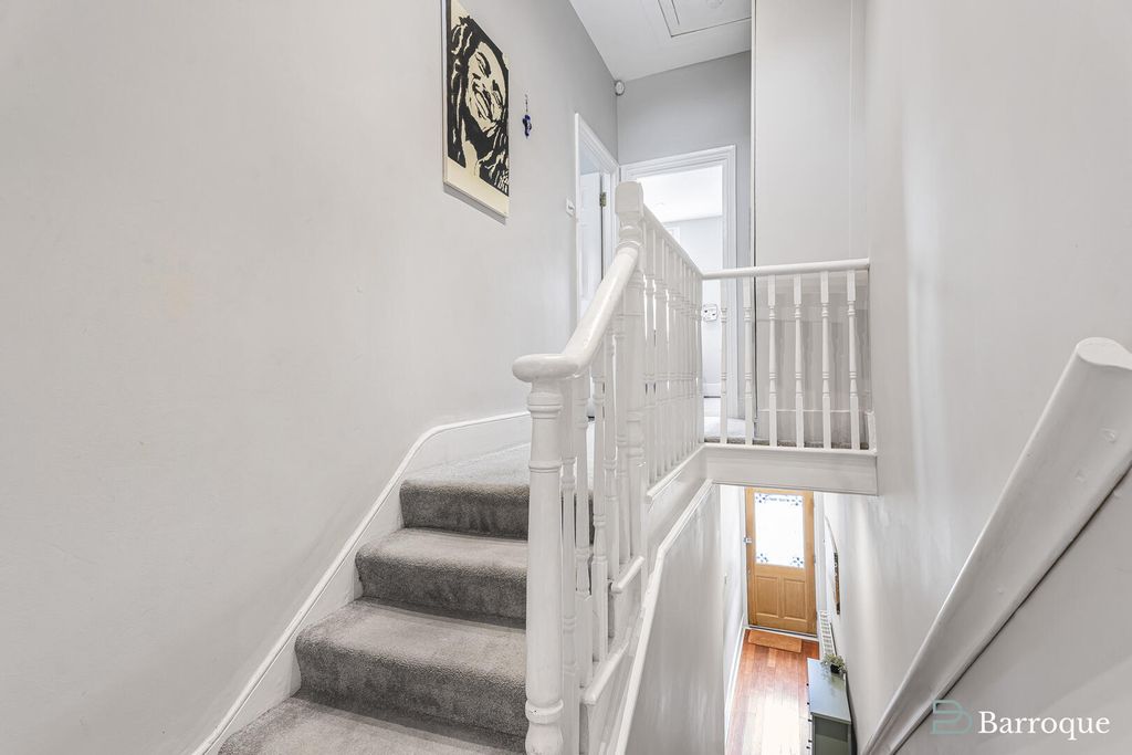 Property photo 3 of 19 Hallway