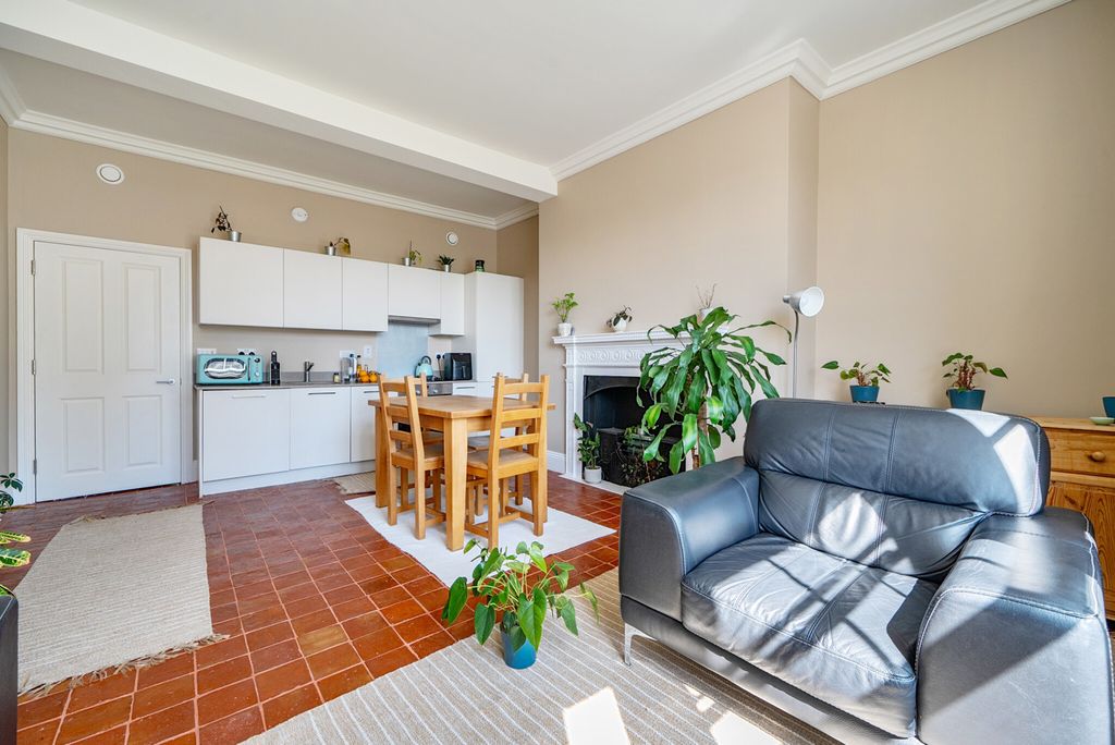 Property photo 2 of 20 1448414-22-69E8Ca...