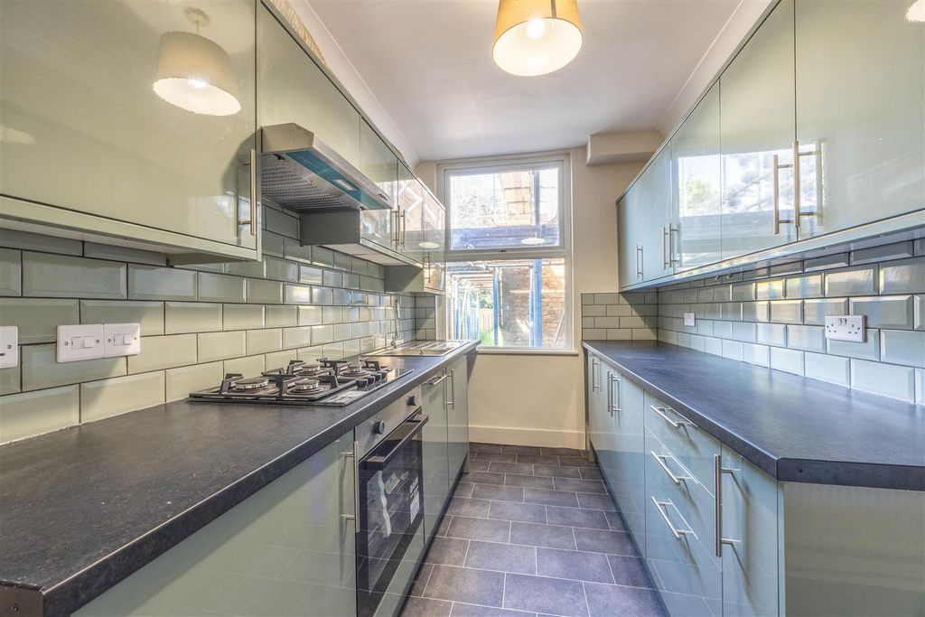 Property photo 2 of 12 Kitchen