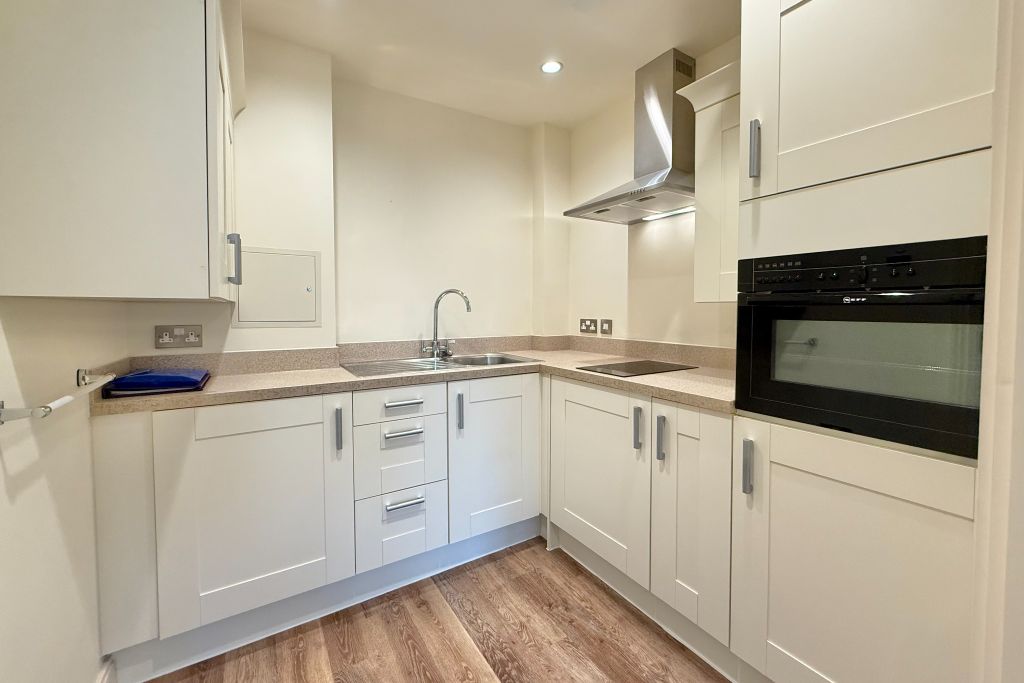 Property photo 3 of 14 Kitchen