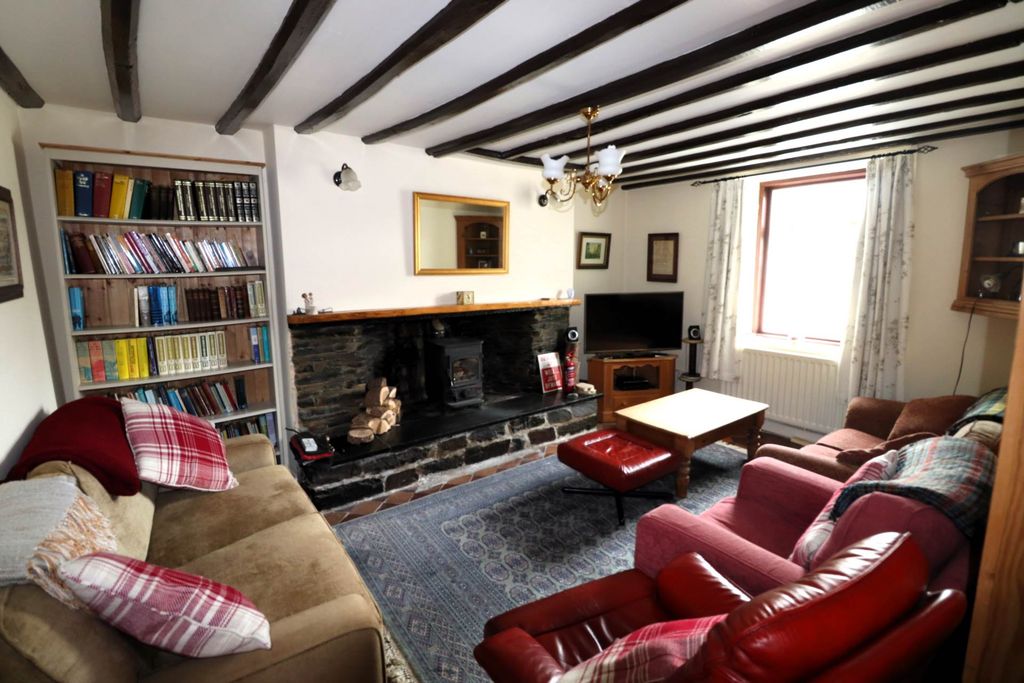 Property photo 2 of 20