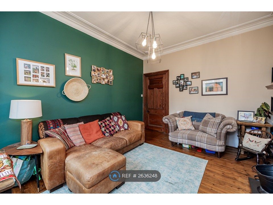 Property photo 3 of 13 Lounge 2
