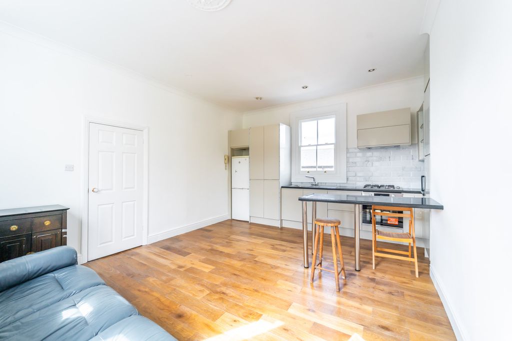 Property photo 3 of 10 Mba00906