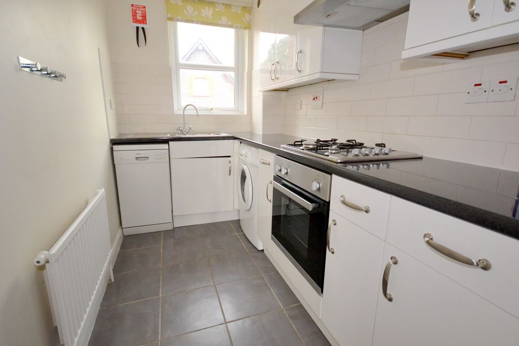 Property photo 3 of 11 Kitchen