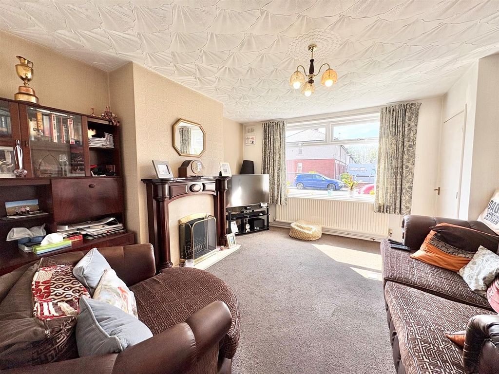 Property photo 2 of 9 Lounge.Jpg