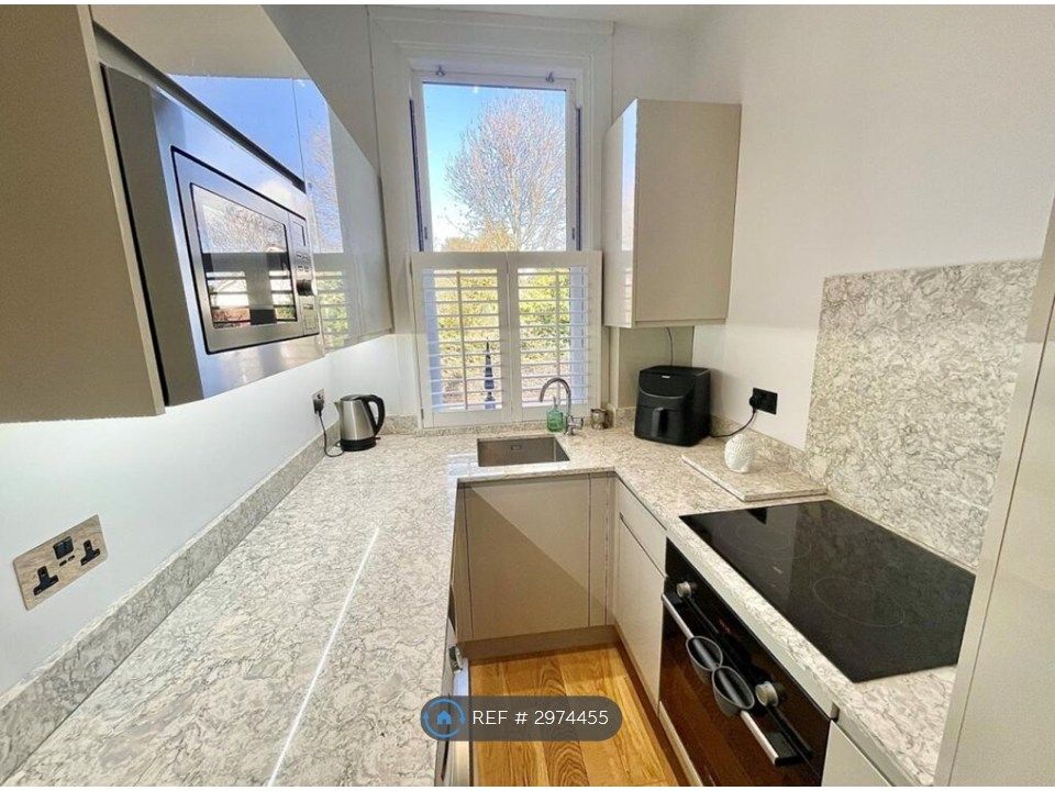 Property photo 3 of 9 Kitchen