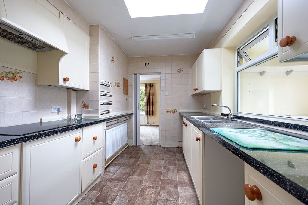 Property photo 3 of 18 4902774