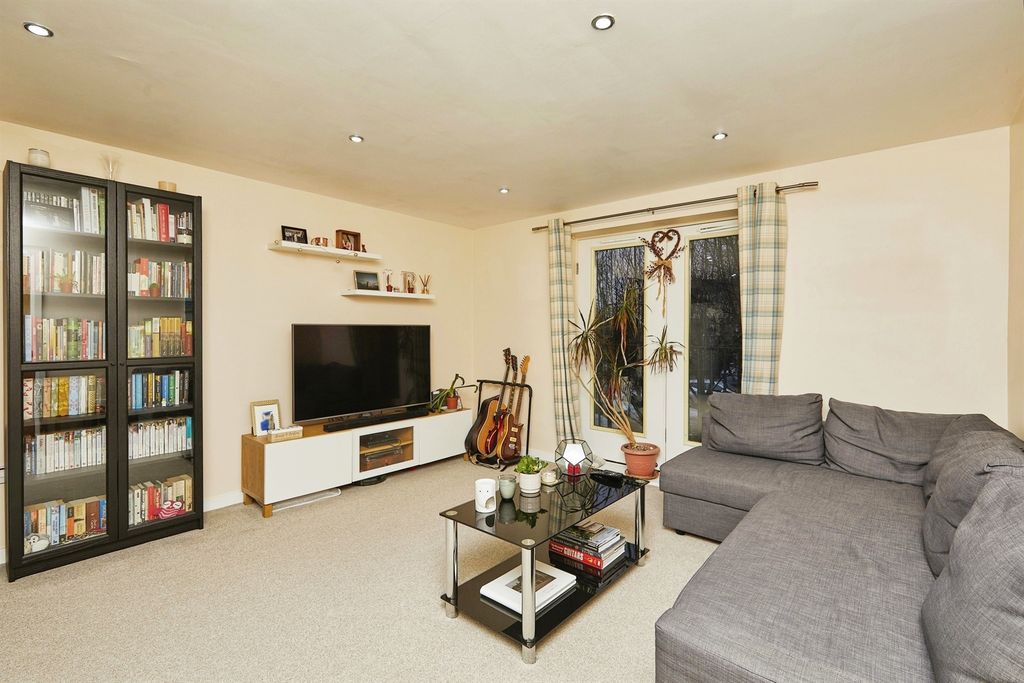 Property photo 3 of 9 Living Room