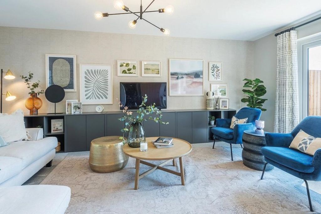 Property photo 2 of 8