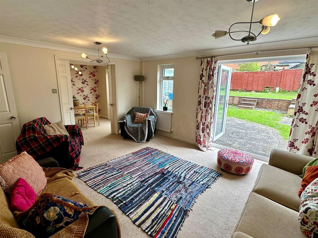 Property photo 3 of 12