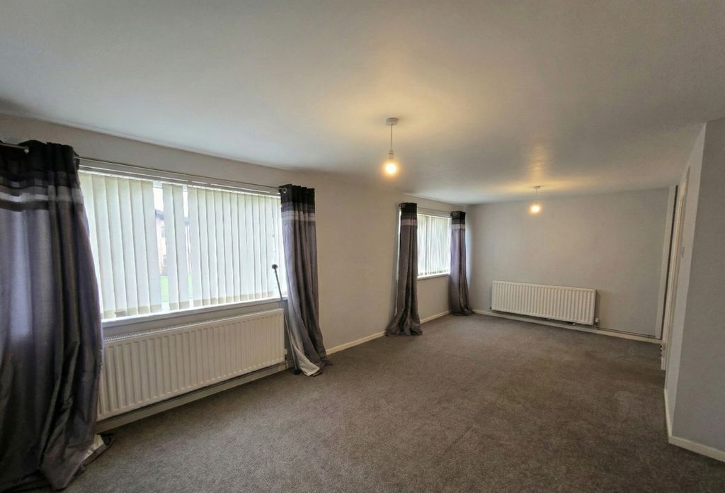 Property photo 2 of 9 Cropped-Lounge