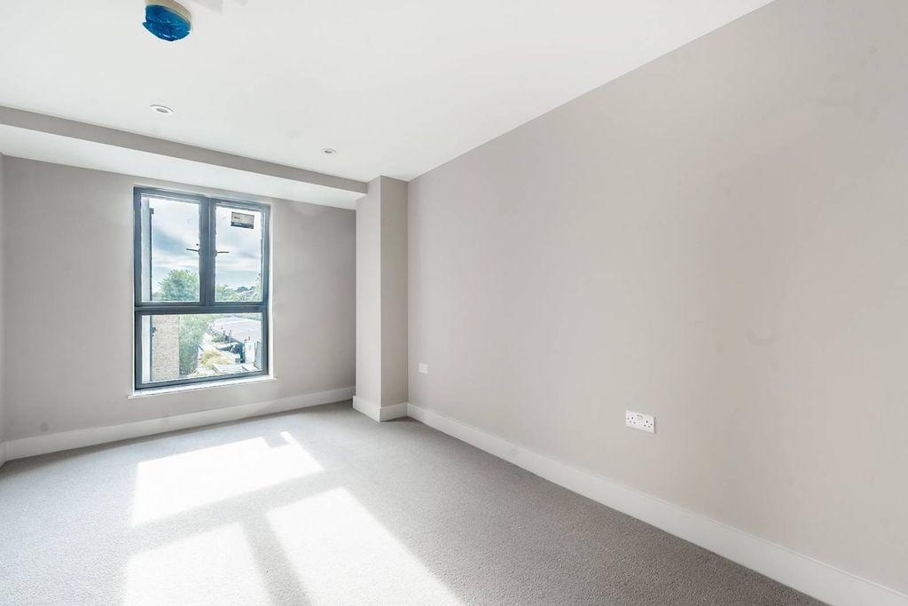 Property photo 1 of 2