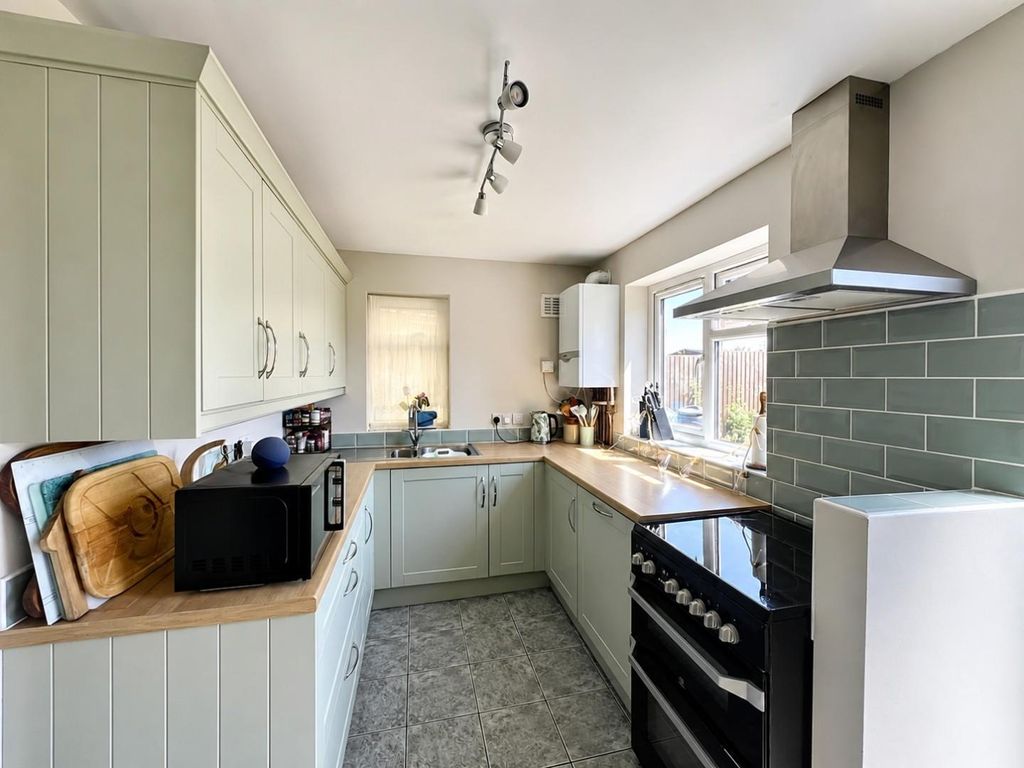 Property photo 2 of 15 Vincroft - Kitchen.Jpg