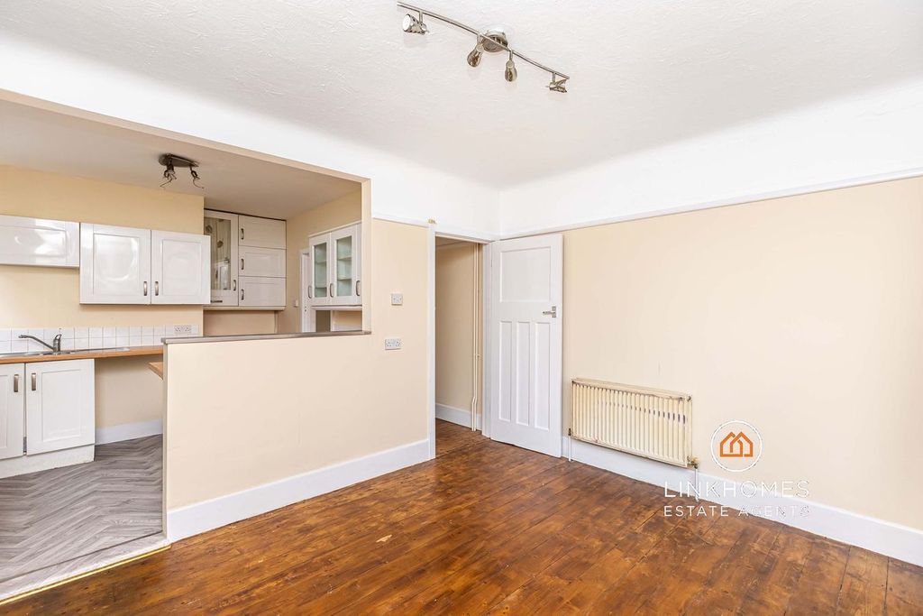 Property photo 3 of 24