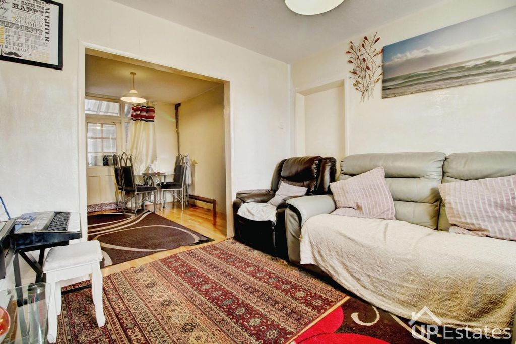 Property photo 2 of 12