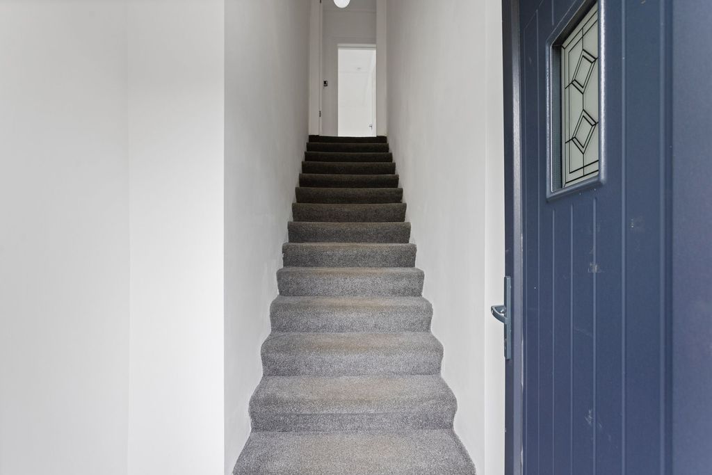 Property photo 2 of 26 Hallway
