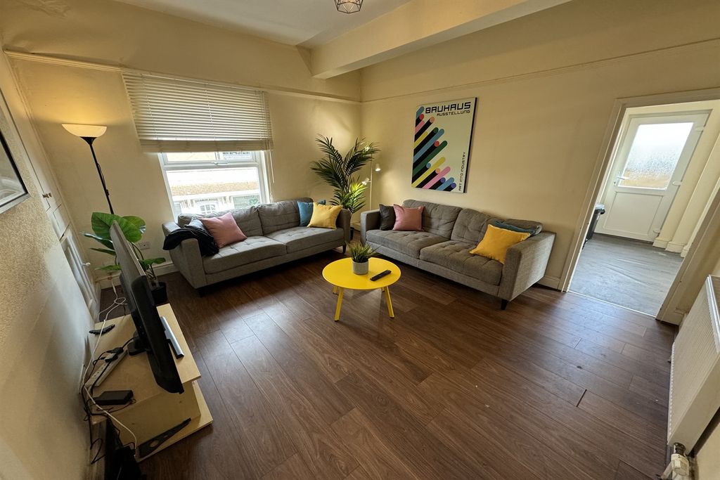Property photo 1 of 13 (Main)