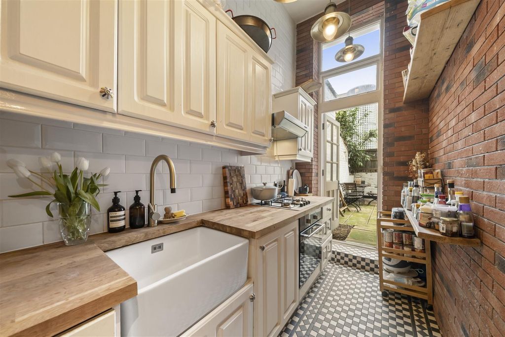 Property photo 3 of 15 Kitchen