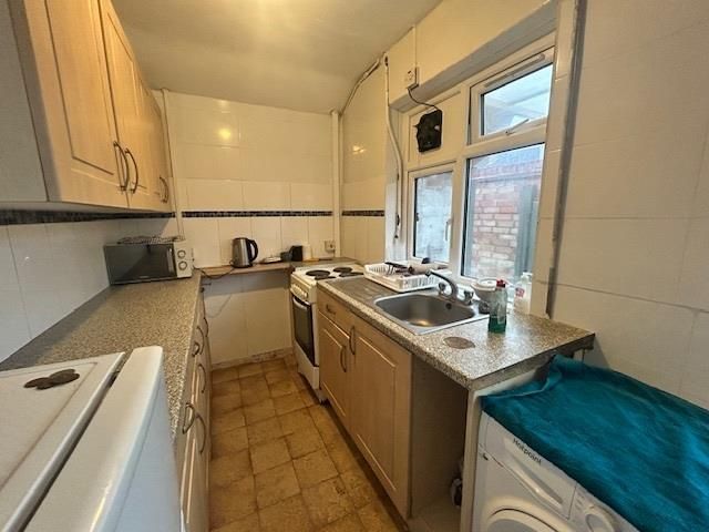 Property photo 3 of 5 Kitchen