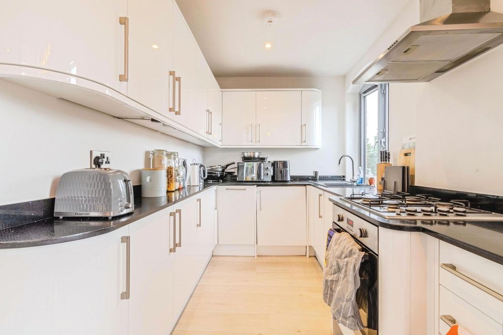 Property photo 3 of 13 Kitchen