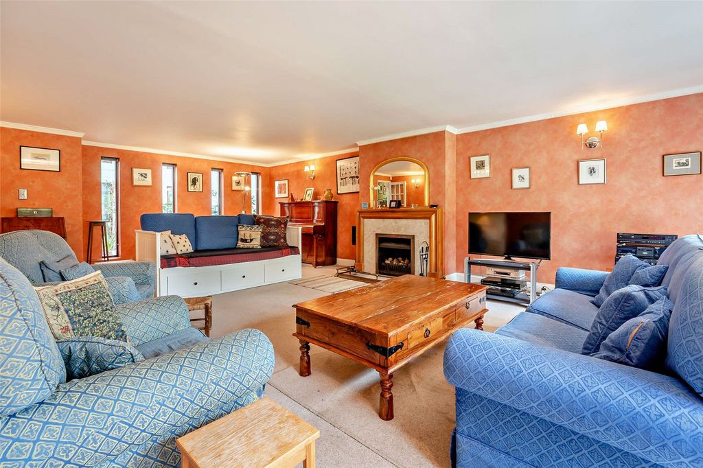 Property photo 3 of 28 Sitting Room