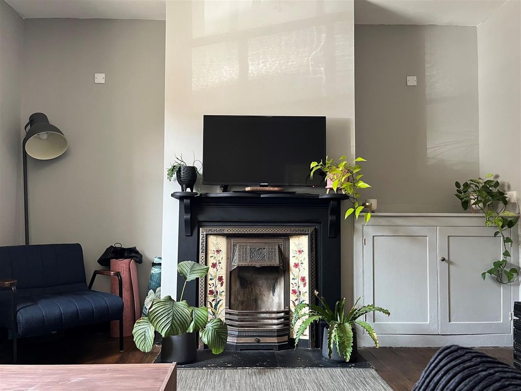 Property photo 3 of 20 16.Jpg