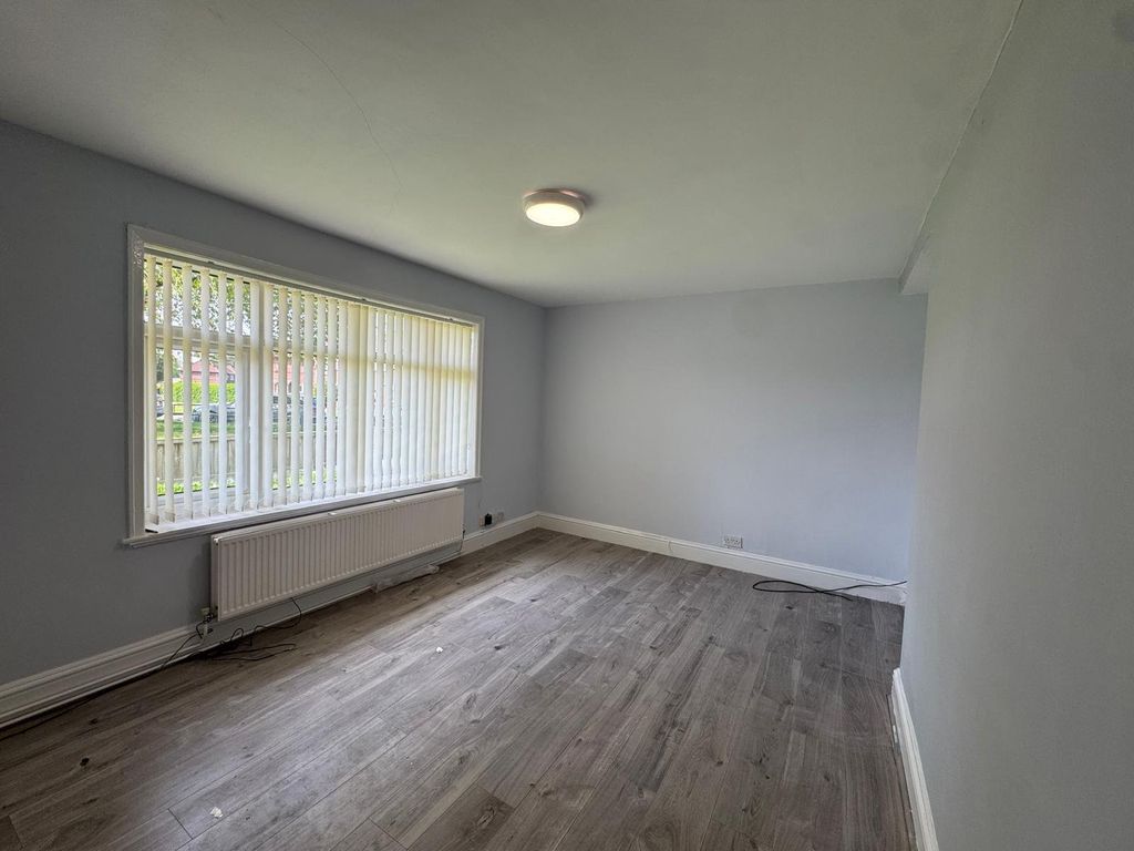 Property photo 2 of 17 Picture No. 16