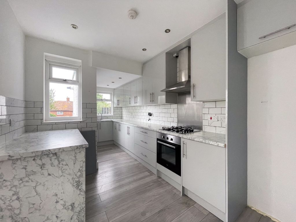 Property photo 2 of 16 4397012