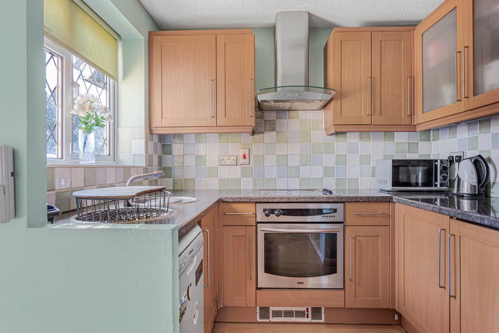 Property photo 3 of 9 Kitchen