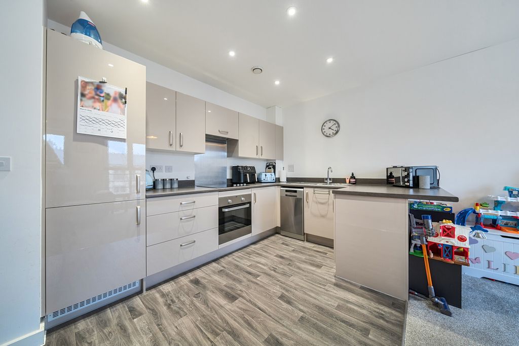 Property photo 2 of 19 Kitchen