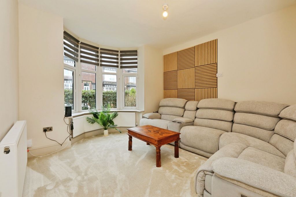 Property photo 2 of 27 Pbox-Img.Jpg