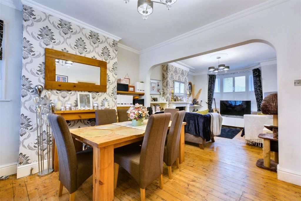 Property photo 3 of 34 Lounge/Dining Room