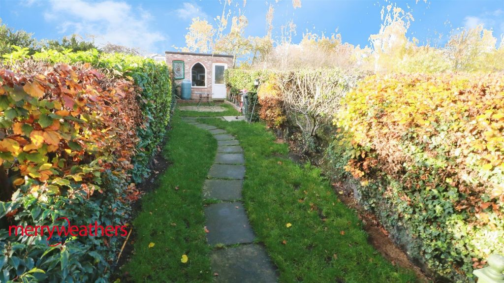 Property photo 3 of 12 External