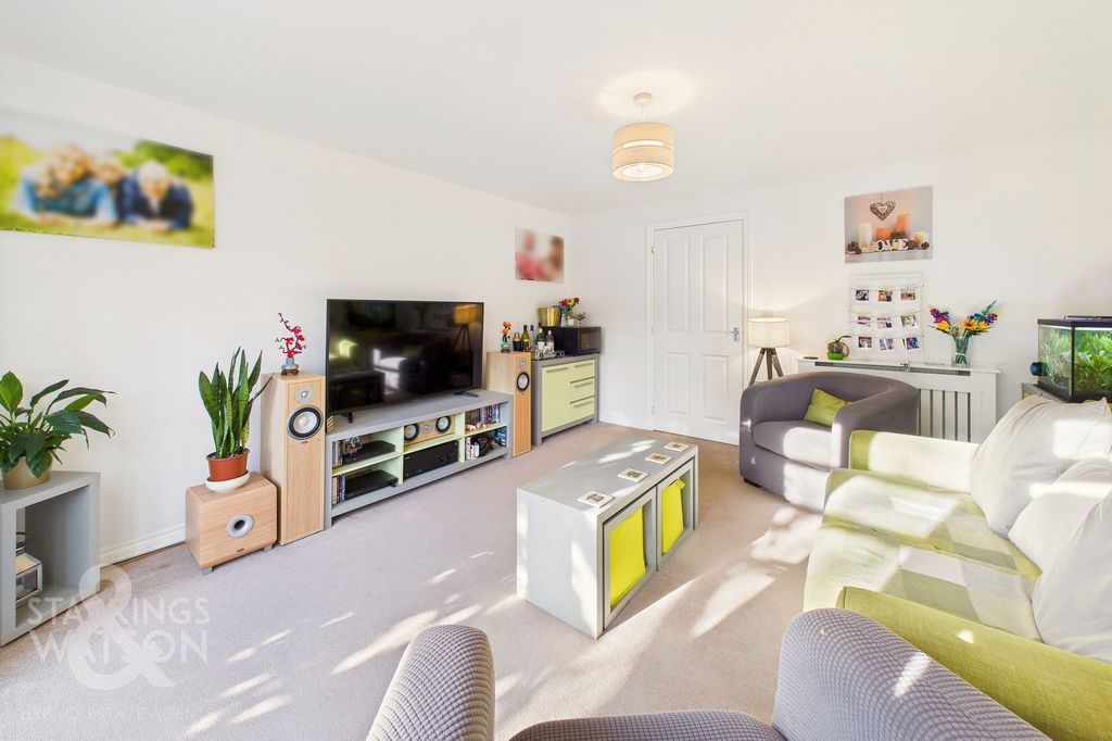 Property photo 2 of 26