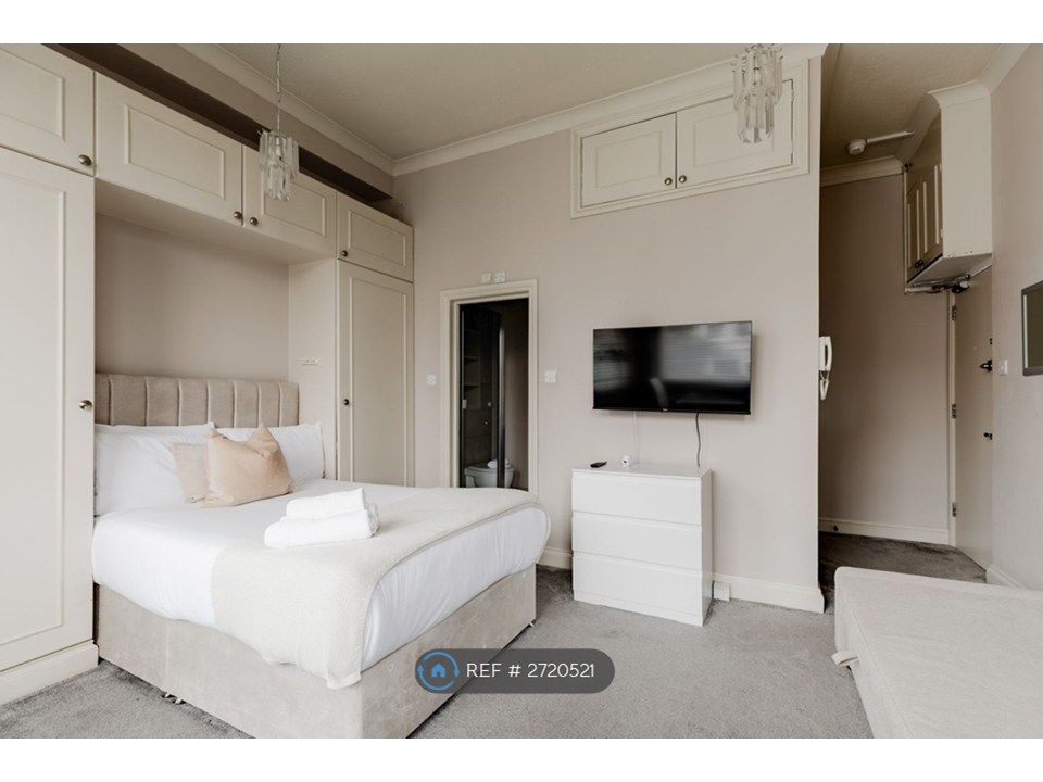 Property photo 2 of 5 Bedroom