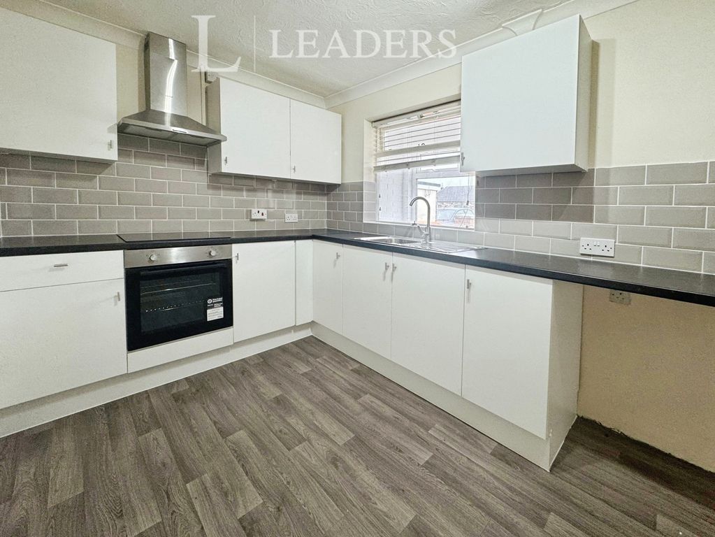 Property photo 2 of 11 Kitchen