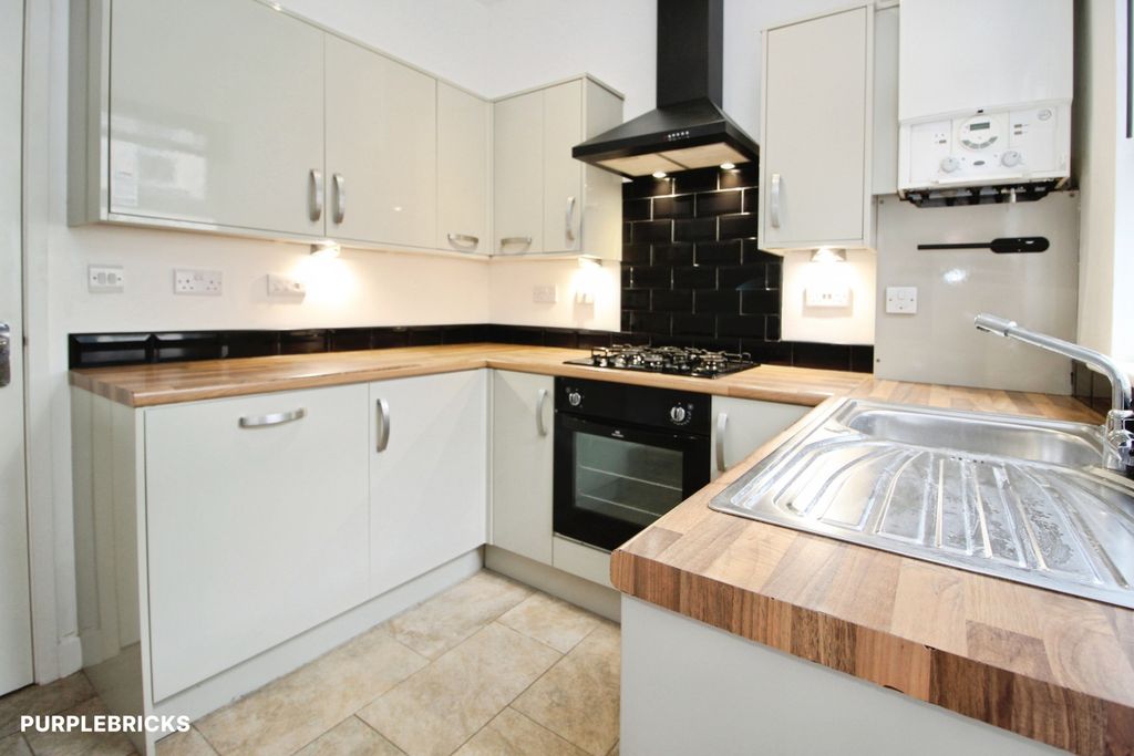 Property photo 3 of 21 Kitchen/Dining Room