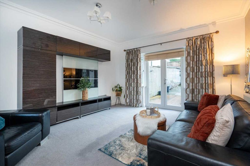 Property photo 2 of 31