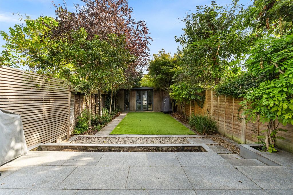 Property photo 2 of 19 Picture No. 18
