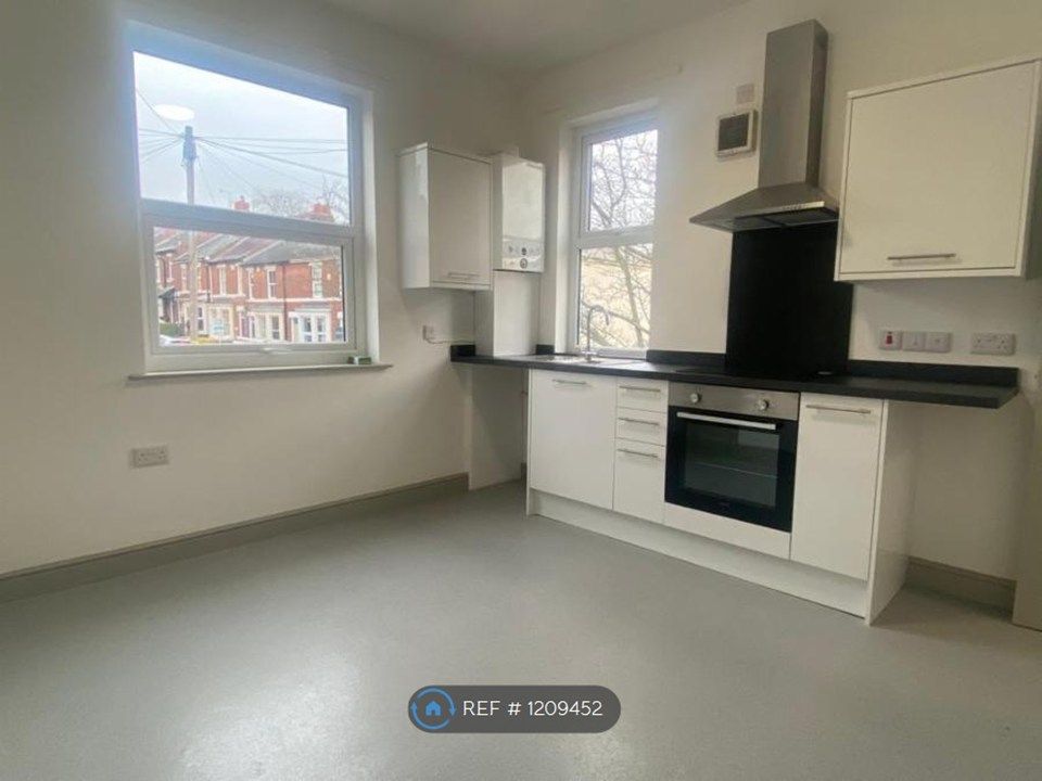 Property photo 1 of 5 Large Kitchen Dining Area