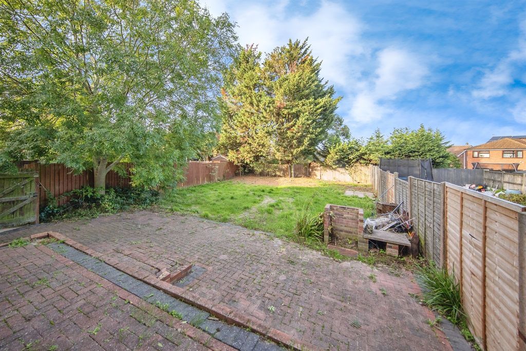 Property photo 2 of 17