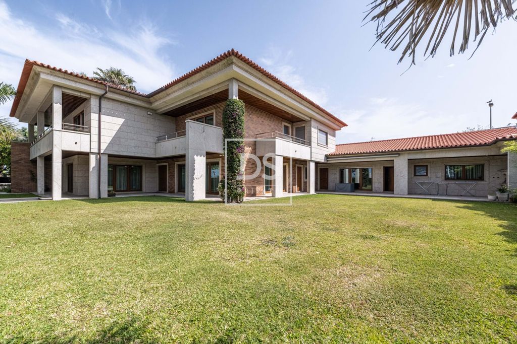 Property photo 1 of 68